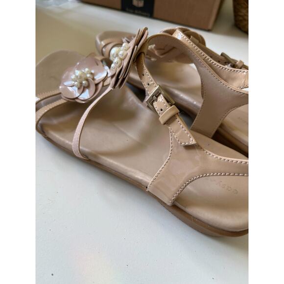 Easy Spirit Womens Sz 10 Patent Leather Flats Pearl Beaded Petals Haven Sandal - Picture 3 of 5